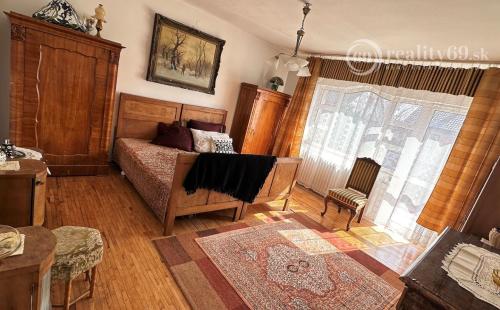 MAĎARSKO - ENCS 5 IZBOVÝ POSCHODOVÝ DOM SO ZÁHRADOU