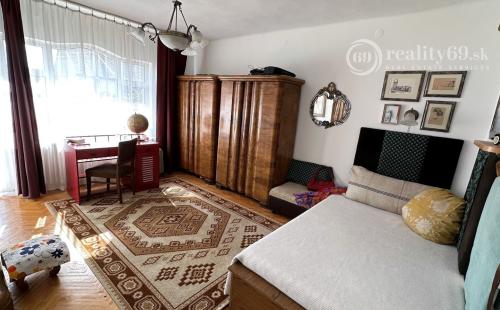 MAĎARSKO - ENCS 5 IZBOVÝ POSCHODOVÝ DOM SO ZÁHRADOU