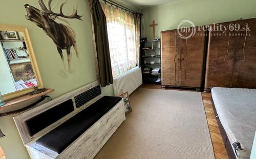 MAĎARSKO - ENCS 5 IZBOVÝ POSCHODOVÝ DOM SO ZÁHRADOU