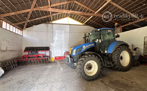 MAĎARSKO - FORRÓ SKLADOVÝ OBJEKT S KANCELÁRIOU S VEĽKÝM POZEMKOM LEN 50 KM Z KOŠÍC