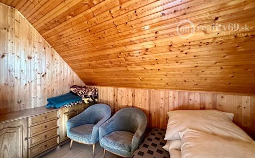 MAĎARSKO - TISZACSEGE - POSCHODOVÁ 3 IZBOVÁ CHATA, TERASA PRI TERMÁLNOM KÚPALISKU.