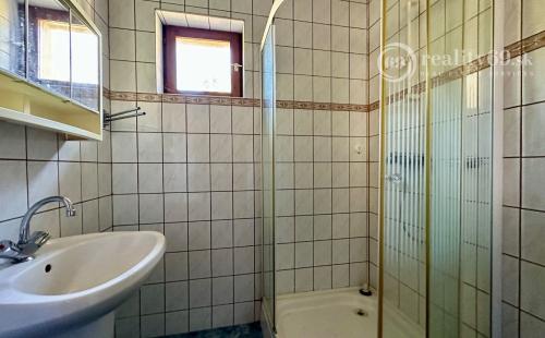 MAĎARSKO - TISZACSEGE - POSCHODOVÁ 3 IZBOVÁ CHATA, TERASA PRI TERMÁLNOM KÚPALISKU.