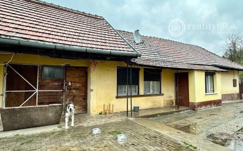MAĎARSKO - GÖNC PEKNÝ 2 IZBOVÝ RODINNÝ DOM, DVOJGARÁŽ.