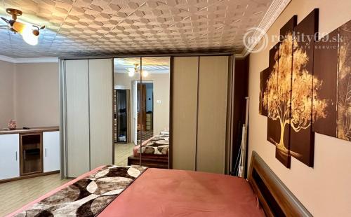 MAĎARSKO - GÖNC PEKNÝ 2 IZBOVÝ RODINNÝ DOM, DVOJGARÁŽ.