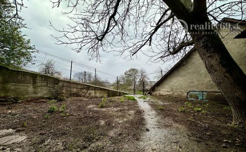 MAĎARSKO - GÖNC PEKNÝ 2 IZBOVÝ RODINNÝ DOM, DVOJGARÁŽ.