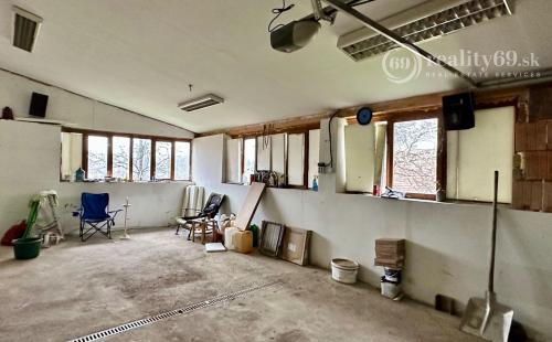 MAĎARSKO - GÖNC PEKNÝ 2 IZBOVÝ RODINNÝ DOM, DVOJGARÁŽ.