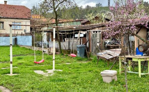 MAĎARSKO - SZENDRO 3 IZBOVÝ RD S OBCHODNÝM PRISTOROM LEN 70KM OD KOŠÍC.