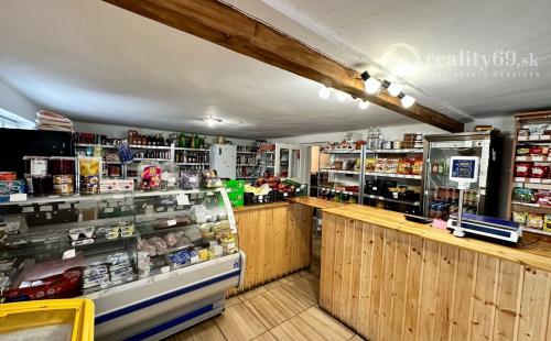 MAĎARSKO - SZENDRO 3 IZBOVÝ RD S OBCHODNÝM PRISTOROM LEN 70KM OD KOŠÍC.