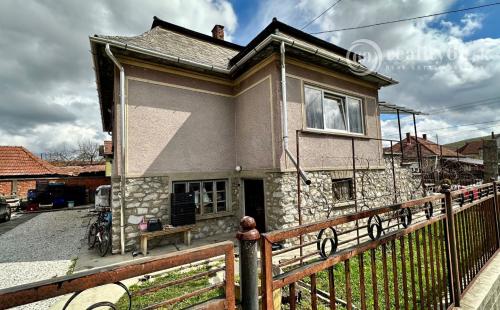 MAĎARSKO - SZENDRO 3 IZBOVÝ RD S OBCHODNÝM PRISTOROM LEN 70KM OD KOŠÍC.