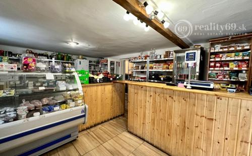 MAĎARSKO - SZENDRO 3 IZBOVÝ RD S OBCHODNÝM PRISTOROM LEN 70KM OD KOŠÍC.