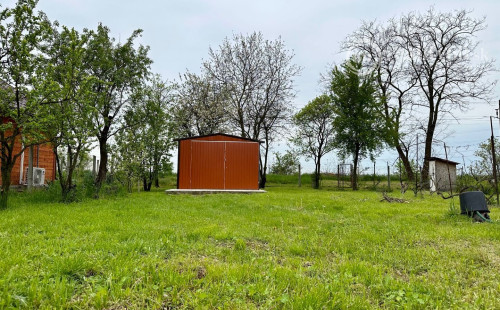MAĎARSKO - SAJÓSZEGED ZÁHRADA S CHATKOU A GARÁŽOU PRI TISZAÚJVAROSI.