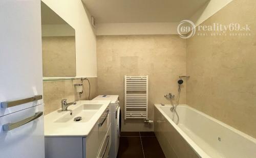 TERASA - NOVOSTAVBA  NARCISOVA 1,5 IZBOVÝ TEHLOVÝ BYT S BALKÓNOM.