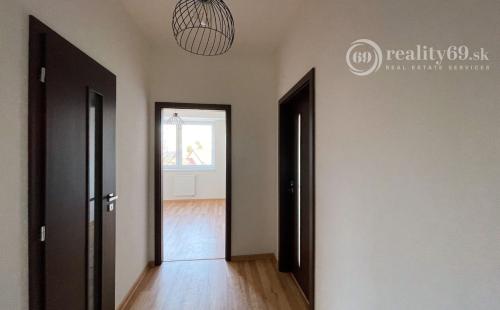 TERASA - NOVOSTAVBA  NARCISOVA 1,5 IZBOVÝ TEHLOVÝ BYT S BALKÓNOM.