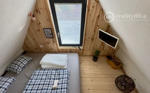 MAĎARSKO - TISZACSEGE - PERFEKTNÁ POSCHODOVÁ CHATA, TERASA, VÍRIVKA, PRI RIEKE TISZA A TERMÁLNOM KÚPALISKU.