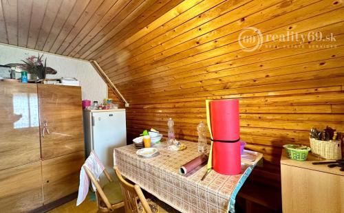 MAĎARSKO - TISZACSEGE - POSCHODOVÁ ZATEPLENÁ 3 IZBOVÁ CHATA, TERASA PRI TERMÁLNOM KÚPALISKU.