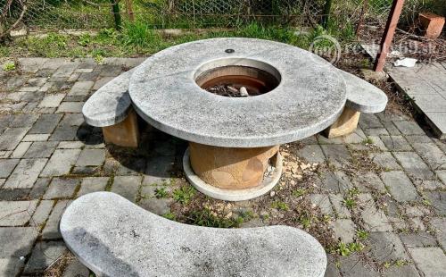 MAĎARSKO - TISZACSEGE - POSCHODOVÁ ZATEPLENÁ 3 IZBOVÁ CHATA, TERASA PRI TERMÁLNOM KÚPALISKU.