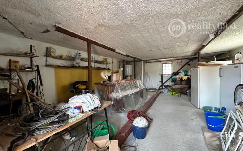 MAĎARSKO - TISZACSEGE - POSCHODOVÁ ZATEPLENÁ 3 IZBOVÁ CHATA, TERASA PRI TERMÁLNOM KÚPALISKU.