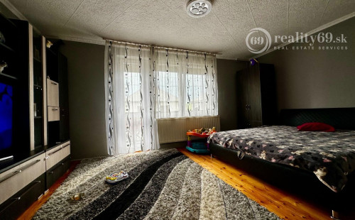 MAĎARSKO - FORRÓ - 3 RODINNÉ DOMY S PRÍSLUŠENSTVOM, VEĽKÝ POZEMOK.