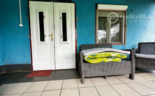 MAĎARSKO - FORRÓ - 3 RODINNÉ DOMY S PRÍSLUŠENSTVOM, VEĽKÝ POZEMOK.