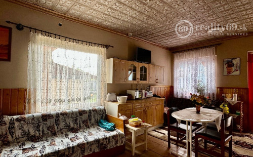 MAĎARSKO - FORRÓ - 3 RODINNÉ DOMY S PRÍSLUŠENSTVOM, VEĽKÝ POZEMOK.