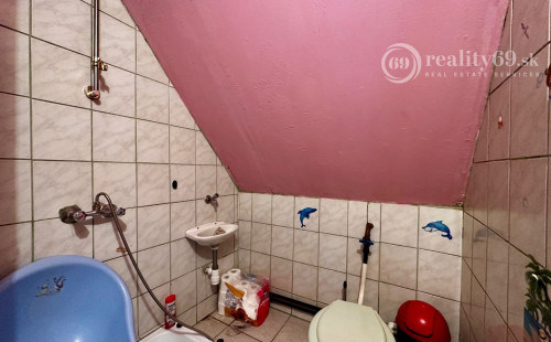 MAĎARSKO - FORRÓ - 3 RODINNÉ DOMY S PRÍSLUŠENSTVOM, VEĽKÝ POZEMOK.