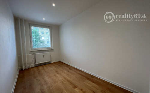 NOVÁ CENA - KVP - WURMOVA - 3 IZBOVÝ PO KOMPLETNEJ REKONŠTRUKCII 65 M2, LODŽIA.