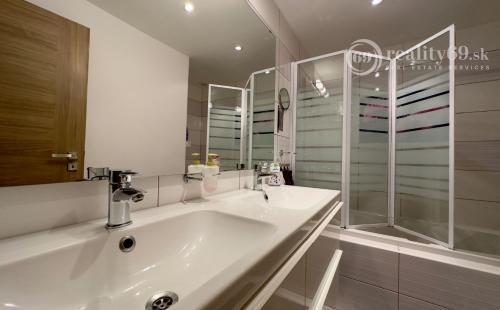 FURČA - BUZULUCKÁ PEKNÝ 3 IZBOVÝ BYT PO REKONŠTRUKCII 69 M2,  LODŽIA.