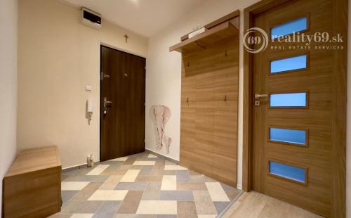 FURČA - BUZULUCKÁ PEKNÝ 3 IZBOVÝ BYT PO REKONŠTRUKCII 69 M2,  LODŽIA.