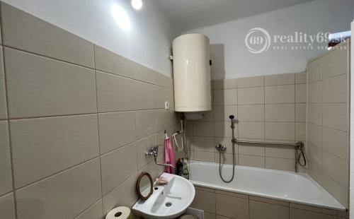 KECHNEC - RODINNÝ DOM NA VÝBORNOM MIESTE, POZEMOK 1.958M2.