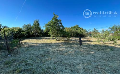 KECHNEC - RODINNÝ DOM NA VÝBORNOM MIESTE, POZEMOK 1.958M2.