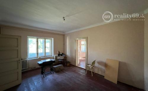 KECHNEC - RODINNÝ DOM NA VÝBORNOM MIESTE, POZEMOK 1.958M2.