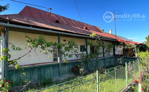 KECHNEC - RODINNÝ DOM NA VÝBORNOM MIESTE, POZEMOK 1.958M2.