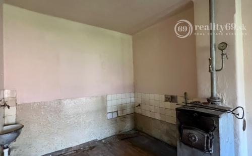 KECHNEC - RODINNÝ DOM NA VÝBORNOM MIESTE, POZEMOK 1.958M2.