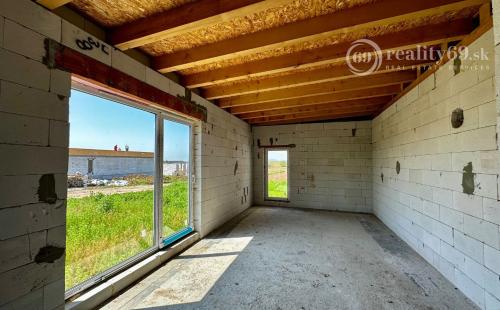 CESTICE - RD DOM NA KĽÚČ NOVOSTAVBA 4 IZBOVÉHO DOMU V NOVEJ LOKALITE.