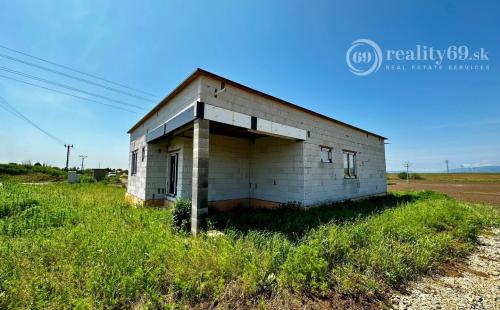 CESTICE - RD DOM NA KĽÚČ NOVOSTAVBA 4 IZBOVÉHO DOMU V NOVEJ LOKALITE.