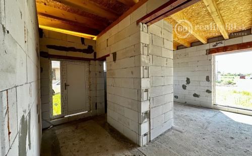 CESTICE - RD DOM NA KĽÚČ NOVOSTAVBA 4 IZBOVÉHO DOMU V NOVEJ LOKALITE.