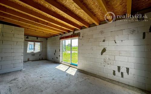 CESTICE - RD DOM NA KĽÚČ NOVOSTAVBA 4 IZBOVÉHO DOMU V NOVEJ LOKALITE.