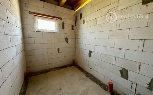 CESTICE - RD DOM NA KĽÚČ NOVOSTAVBA 4 IZBOVÉHO DOMU V NOVEJ LOKALITE.