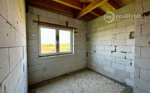 CESTICE - RD DOM NA KĽÚČ NOVOSTAVBA 4 IZBOVÉHO DOMU V NOVEJ LOKALITE.