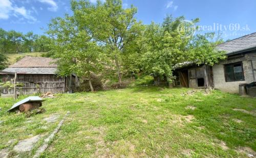 MAĎARSKO - HERNADSZURDOK 2 IZBOVÝ RODINNÝ DOM S LETNOU KUCHYŇOU