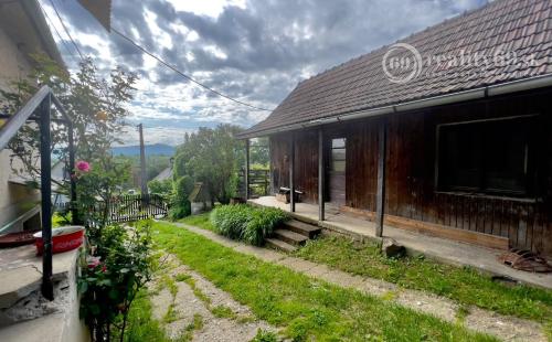 MAĎARSKO - HERNADSZURDOK 2 IZBOVÝ RODINNÝ DOM S LETNOU KUCHYŇOU