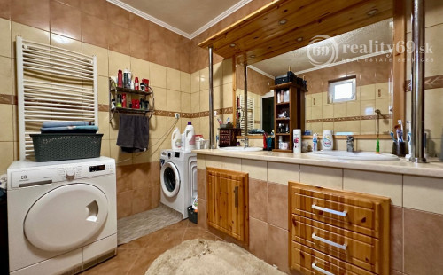 MAĎARSKO - HIDASNÉMETI - VEĽMI PEKNÝ 6 IZBOVÝ BUNGALOV S GARÁŽOU