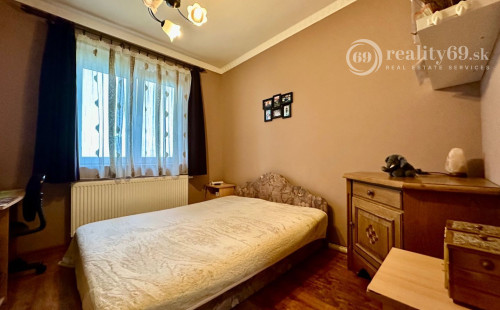 MAĎARSKO - HIDASNÉMETI - VEĽMI PEKNÝ 6 IZBOVÝ BUNGALOV S GARÁŽOU