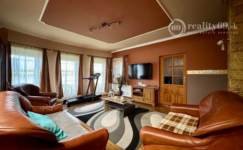 MAĎARSKO - HIDASNÉMETI - VEĽMI PEKNÝ 6 IZBOVÝ BUNGALOV S GARÁŽOU