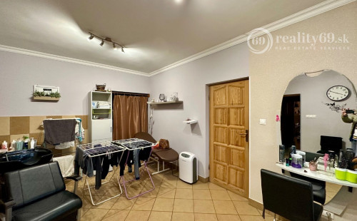 MAĎARSKO - HIDASNÉMETI - VEĽMI PEKNÝ 6 IZBOVÝ BUNGALOV S GARÁŽOU