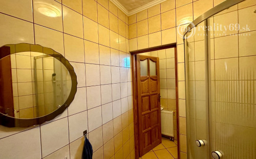 MAĎARSKO - HIDASNÉMETI - VEĽMI PEKNÝ 6 IZBOVÝ BUNGALOV S GARÁŽOU