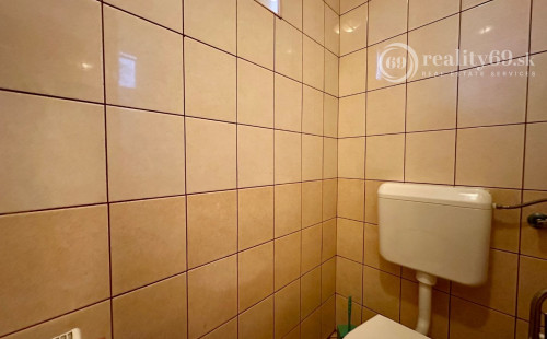 MAĎARSKO - HIDASNÉMETI - VEĽMI PEKNÝ 6 IZBOVÝ BUNGALOV S GARÁŽOU