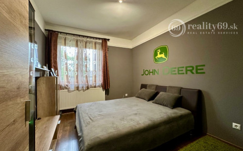 MAĎARSKO - HIDASNÉMETI - VEĽMI PEKNÝ 6 IZBOVÝ BUNGALOV S GARÁŽOU