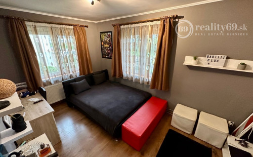 MAĎARSKO - HIDASNÉMETI - VEĽMI PEKNÝ 6 IZBOVÝ BUNGALOV S GARÁŽOU