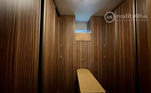 MAĎARSKO - HIDASNÉMETI - VEĽMI PEKNÝ 6 IZBOVÝ BUNGALOV S GARÁŽOU